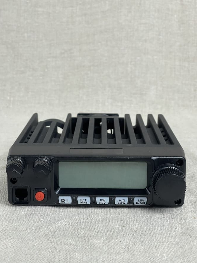 Автомобильная рация VHF 136-174 МГц