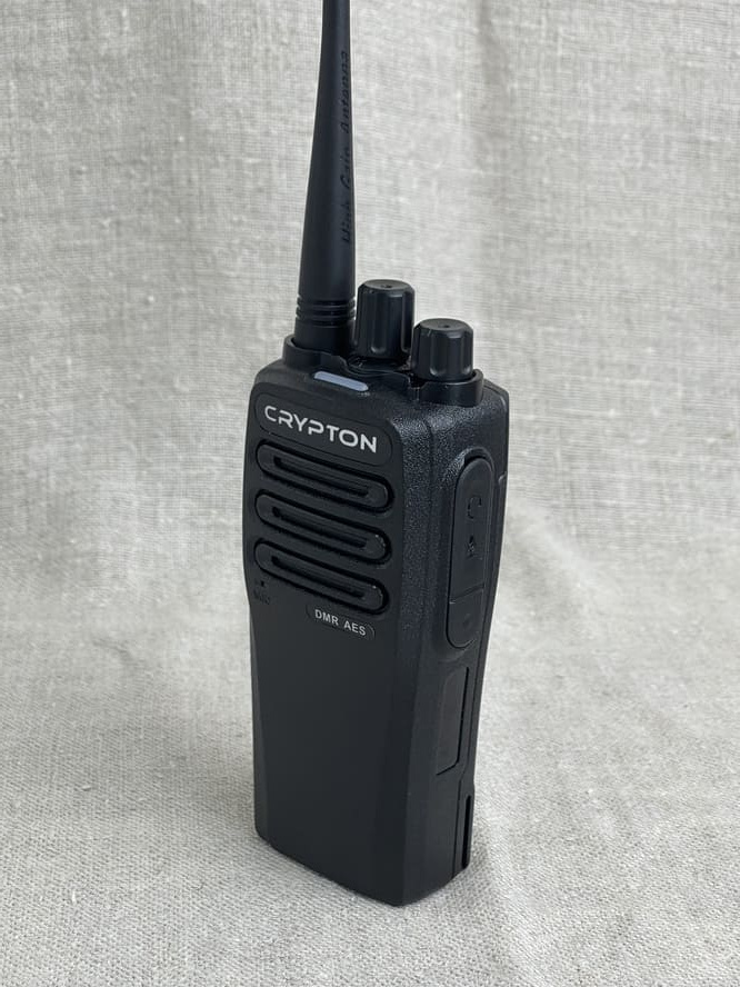 Защищенная рация CRYPTON  510+ поддержка AES-256, мощность 8 Ватт, диапазон UHF 400-470, аккумулятор 2600 мА, Type-C зарядка, комплект 2 антенны, гарнитура + дополнительный аккумулятор