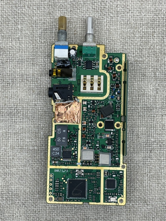 Цифровая рация КОМБАТ 605 ТАКТИК шифрование AES-256, мощность 5 Вт до 8 км, 1024 каналов, UHF 400-480, АКБ 3000 мА, зарядка USB Type-C, влагозащита IP-66, комплект: USB программатор, 2 антенны