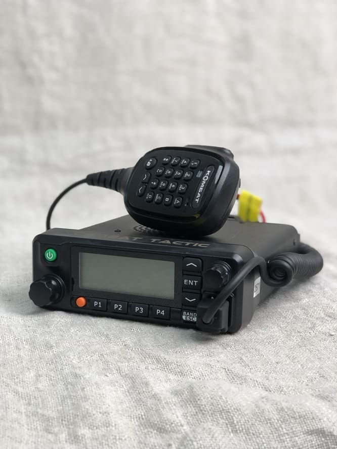 Цифровая DMR рация КОМБАТ Т-440 VHF 136-174 МГц, мощность 50 Вт, питание 12V, комплект с программатором, антенной на магните и кабелем 5 м.