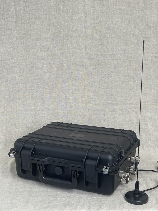 Переносной DMR-2 ретранслятор-кейс ТАКТИК ТРАНС-50 ДБА (Hytera 1065), Li Fe Po4, поддержка AES-256, мощность 50 Вт, UHF дуплексер, питание 12/220 В, влагозащита IP-67