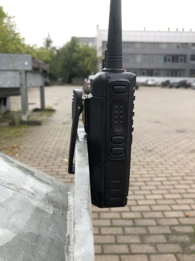 Носимая радиостанция КОМБАТ T-34 VHF диапазон 136-174, мощность до 10 Вт, АКБ литий-полимер от 2600 до 3350 мА, IP-67 влагозащита