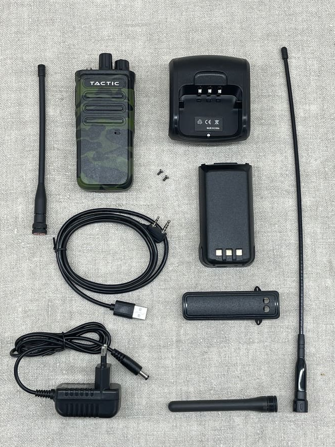 Цифровая рация КОМБАТ 605 ТАКТИК шифрование AES-256, мощность 5 Вт до 8 км, 1024 каналов, UHF 400-480, АКБ 3000 мА, зарядка USB Type-C, влагозащита IP-66, комплект: USB программатор, 2 антенны