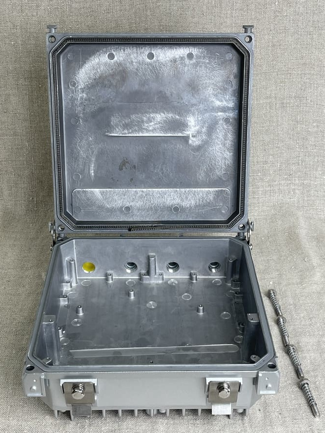 Бокс COMBAT HF-E-34 (внутр. 204х202х110  мм) влагозащищенный IP-67 для радио электронного оборудования