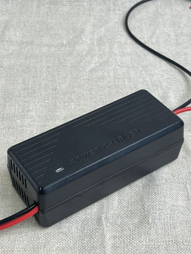 Зарядное устройство для аккумуляторов типа LiFePo4 на 12V