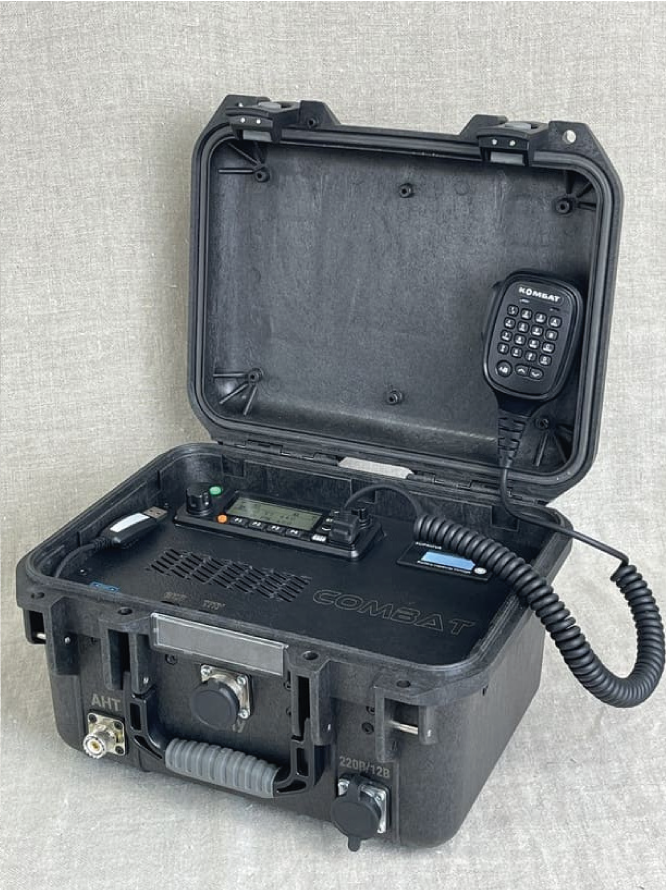 Цифровая DMR рация  ТАКТИК КЕЙС ТПУ 7500 поддержка OFB AES-256, разъем подключение к ТПУ 123/168/172, анти РЭБ Супергетеродин, мощность до 50 Вт, 2 диапазона UHF+VHF, питание 12/220V, комплект с блоком питания, программатором и длинной антенной