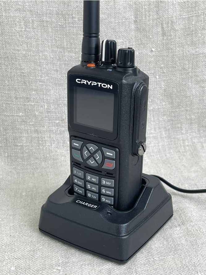 Радиостанция DMR цифровая CRYPTON 980UV до 6 Ватт, 3000 мА, 16 каналов, IP-67 работа в воде