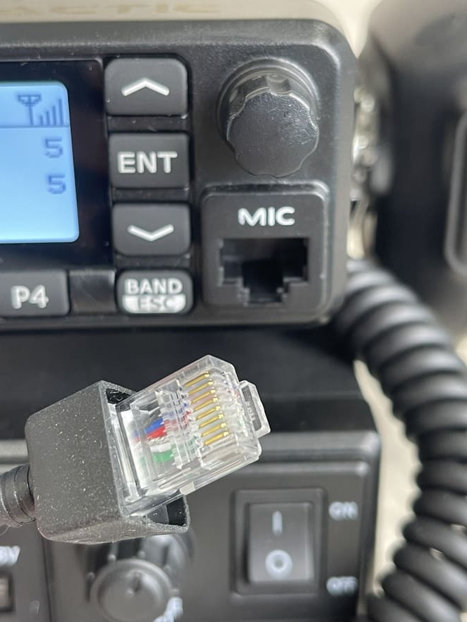 Цифровая DMR рация ТАКТИК БАЗА 7100 поддержка OFB AES-256, анти РЭБ Супергетеродин, мощность 40 Вт, 2 диапазона UHF+VHF, питание 12/220V, комплект с программатором, блоком питания, антенной на магните и кабелем 5 м.